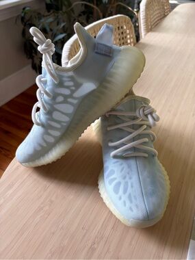 Yeezy Boost 350 V2 Mono Ice